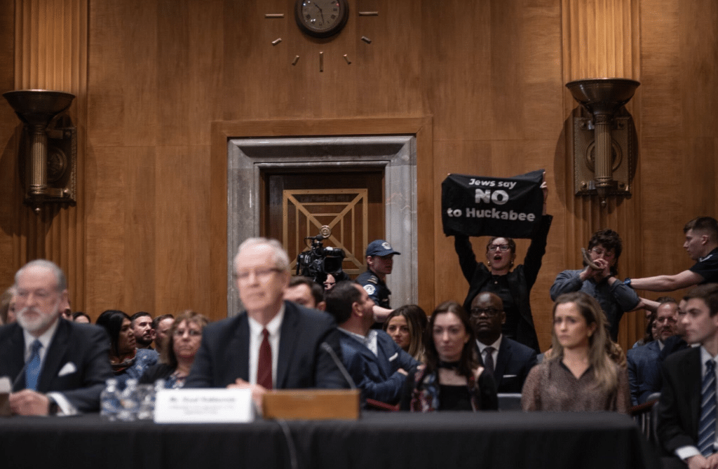 American Jews disrupt Huckabee hearing (Credit: Shedrick Pelt @sdotpdotmedia)